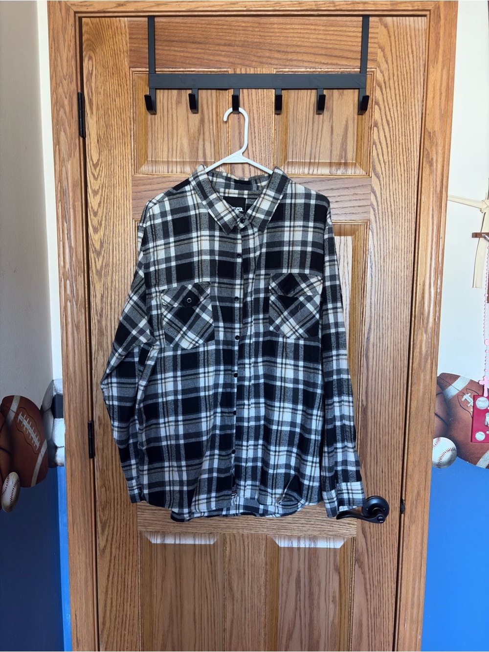 Black & White Plaid Flannel Shirt - Classic Men's Button-Up